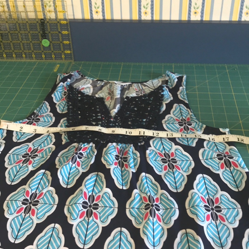 Crown and Ivy sleeveless top. - Picture 5 of 5